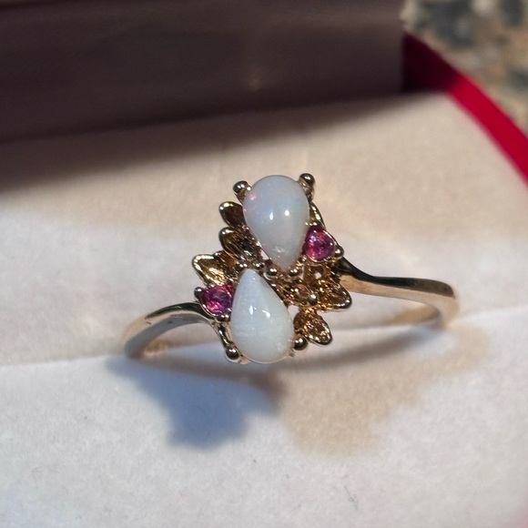 VINTAGE RING circa 1970’s.